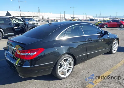 2011 Mercedes-Benz E 350 z USA, uszkodzony, nr VIN WDDKJ5GB8BF082592